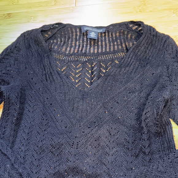 Banana Republic Midnight V-Neck Sweater Extra fine Italian merino wool. - Picture 3 of 3